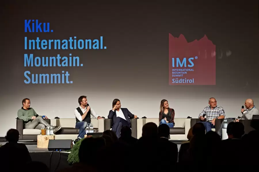 Podiumsdiskussion beim International Mountain Summit 2013 mit Richard David Precht Podiumsdiskussion beim International Mountain Summit 2013 mit Richard David Precht
