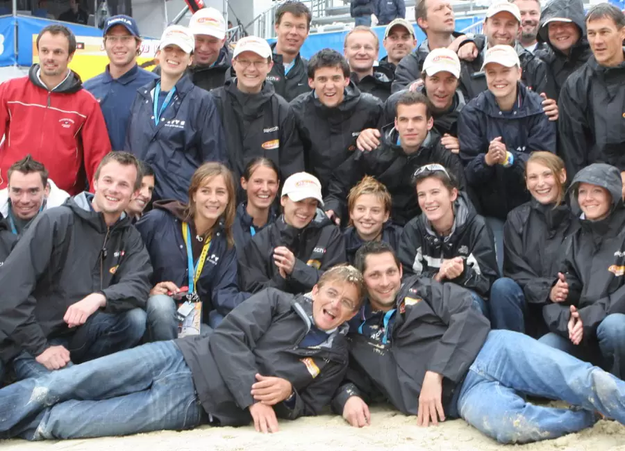 Das junge ROODIXX-Team am Centre Court des Beachvolleyball Grand Slam Klagenfurt 2005 Das junge ROODIXX-Team am Centre Court des Beachvolleyball Grand Slam Klagenfurt 2005